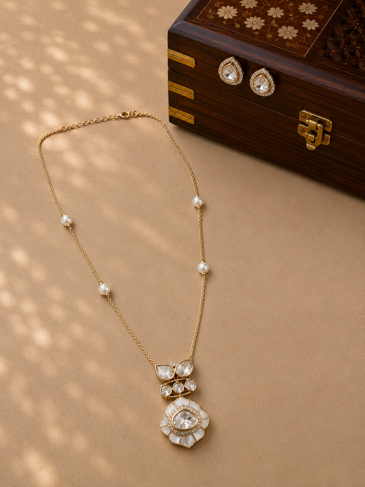 Antique pendent chain