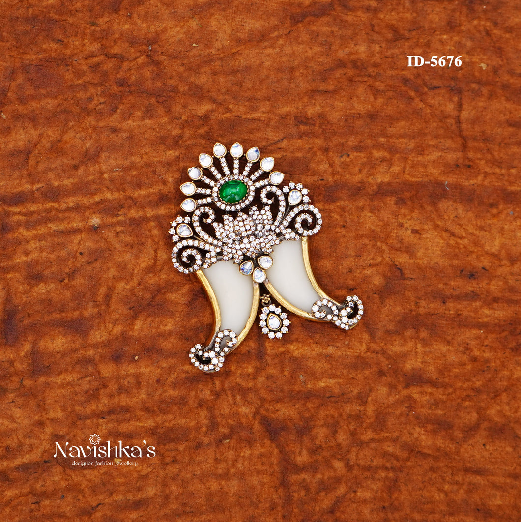 Victorian Tiger Nail