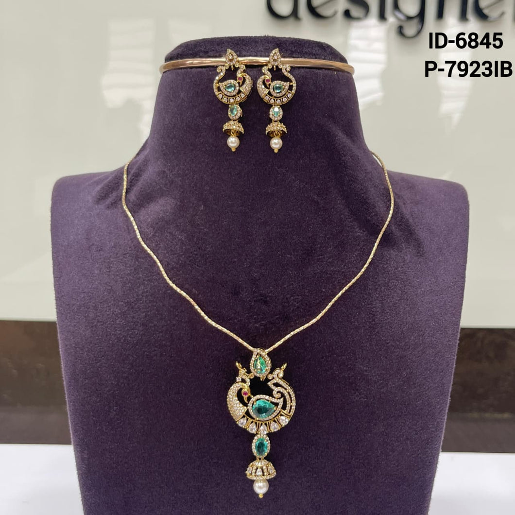 Hasli with Victorian pendant