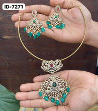 Load image into Gallery viewer, Hasli with Victorian pendant
