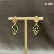 Load image into Gallery viewer, Victorian Hangings
