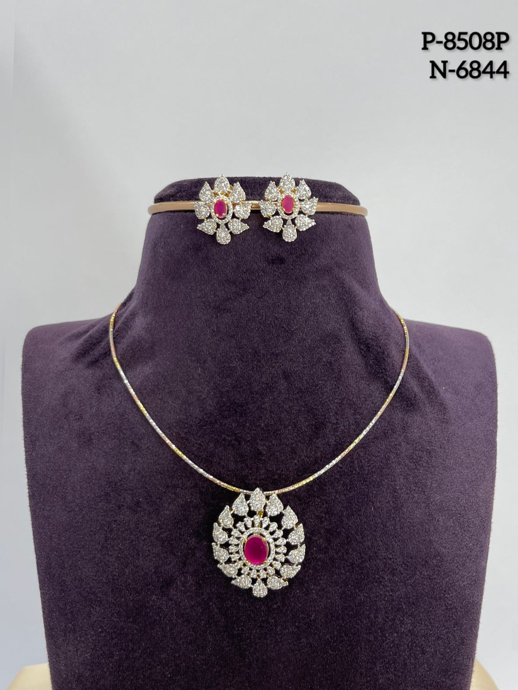 Hasli with Victorian pendant