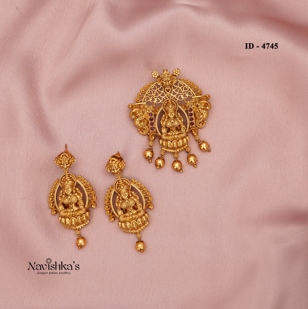 Gold Look Pendant set
